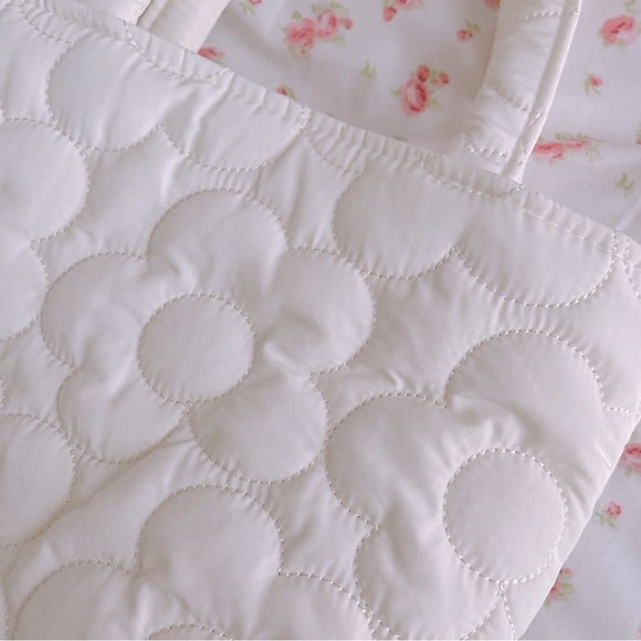 Puffed Quilted Bag with Tulip Flower - Picture 6 of 7